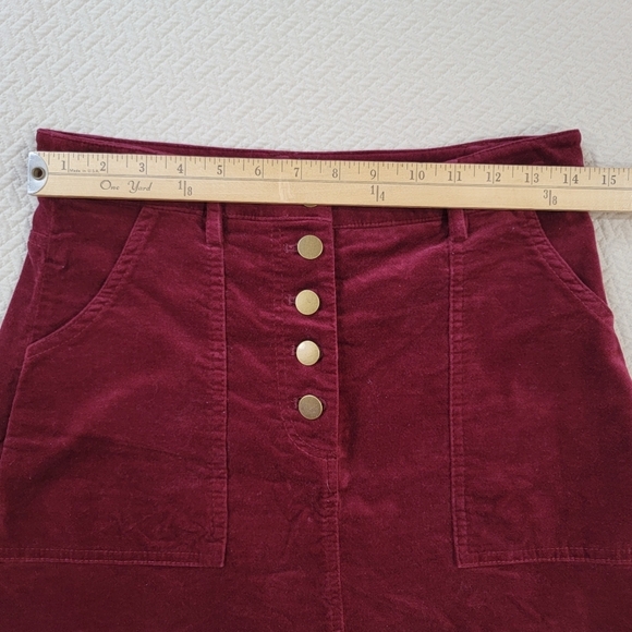 Forever 21 Burgundy Skirt with Gold Buttons Size Medium Mini Casual - Picture 9 of 12